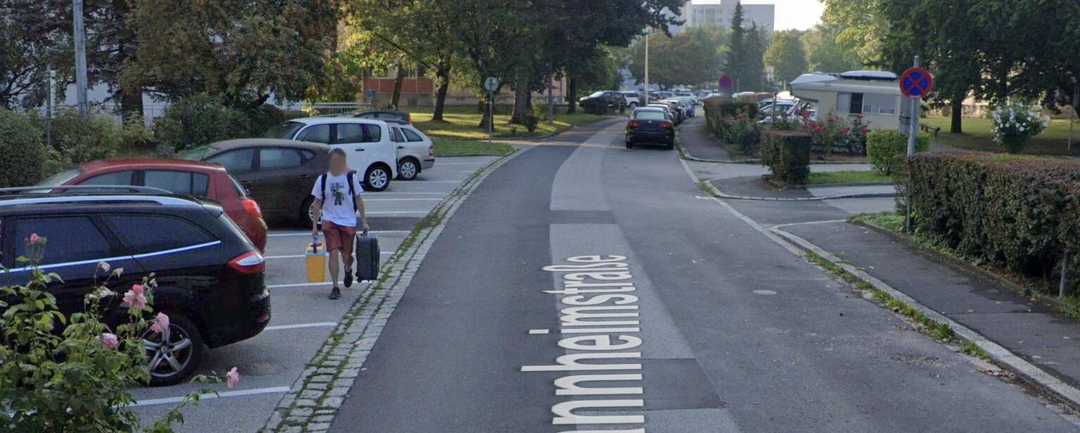 Figure 1: Non anonymized image from Google Street View. Note that the blurring was made by Celantur